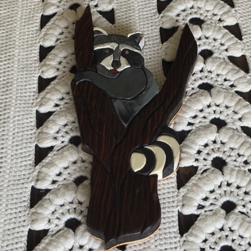 Vintage Raccoon in a Tree Woodwork - Picture 5 of 12